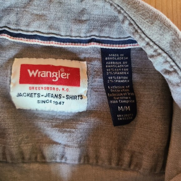 Wrangler Men's M Denim Shirt Long Sleeve, Two-Pocket, Snap w/Button Collar - Picture 3 of 7